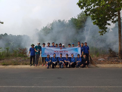 Tham gia chủ nhật xanh do Đoàn thanh niên Thị trấn Dầu Tiếng tổ chức
