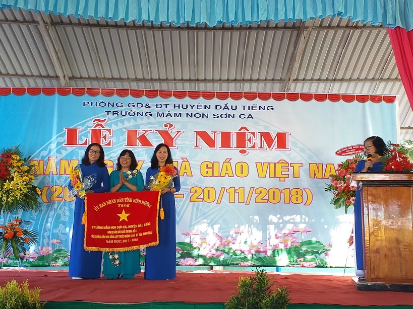 Trường MN Sơn Ca vinh dự được nhận "Lá cờ đầu" của UBND tỉnh Bình Dương trao tặng